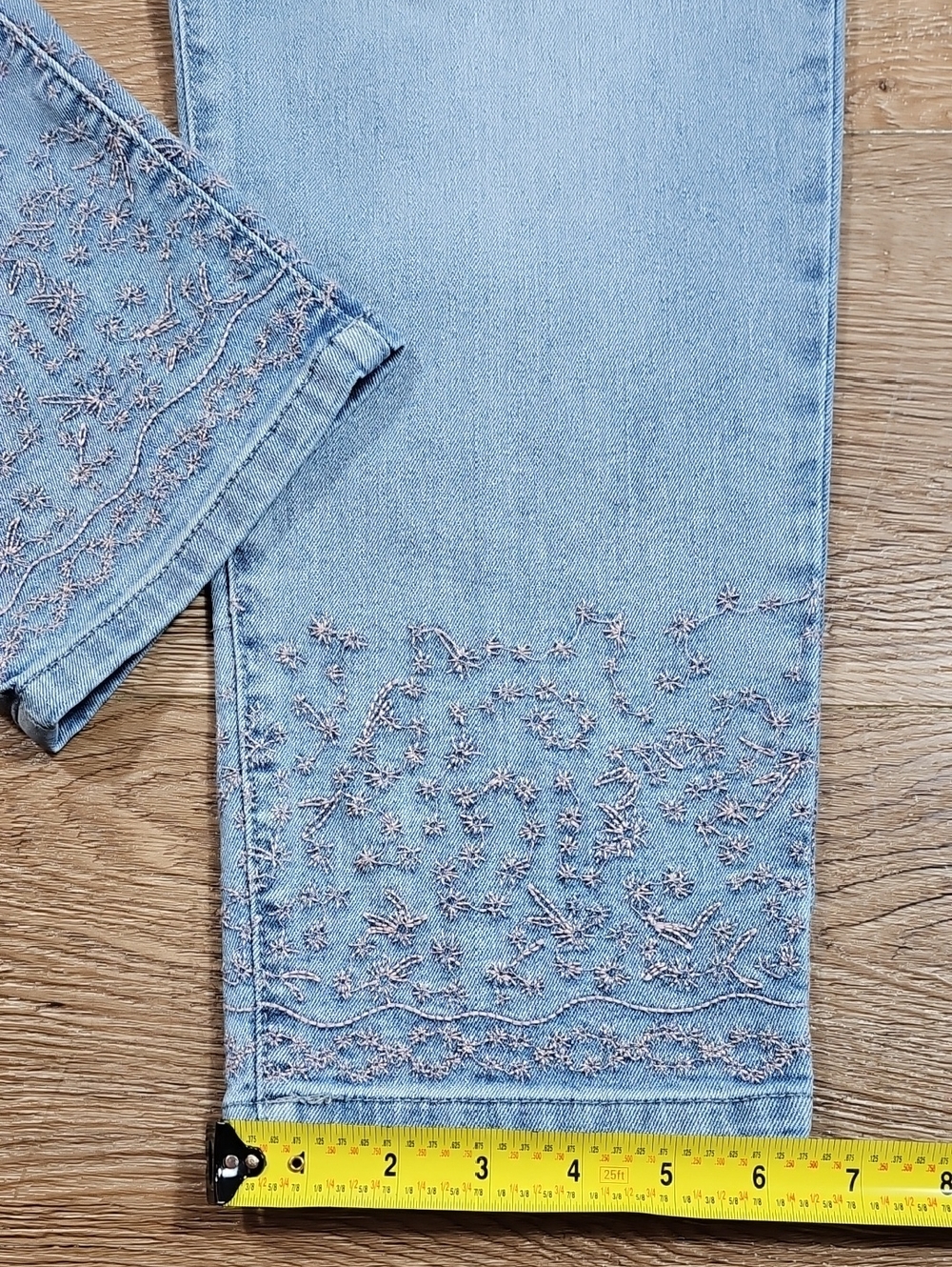 Chico's Ligh Wash Stretch Denim High Rise Pink Floral Embroidered Ankle Jean - Picture 16 of 16